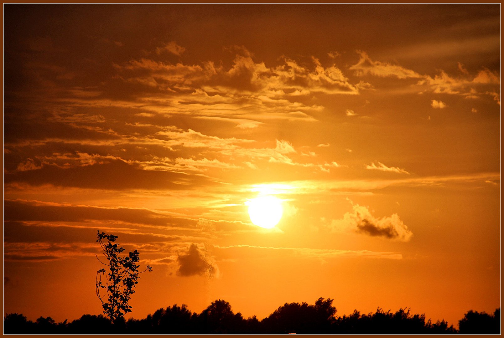 Ein schöner Sonnenuntergang über Holland