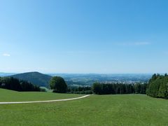 Ein schöner Tag unter blauem Himmel