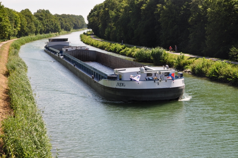 Ein Schubverband auf dem Datteln-Hamm-Kanal