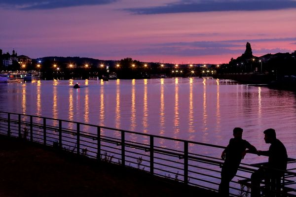 Ein Schwätzchen am Rhein