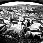 Ein schwarzweißer Durchblick aus Salzburg