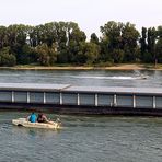 ein schwimmendes Kultauto