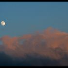 Ein Schwimmer im Wolkenmeer