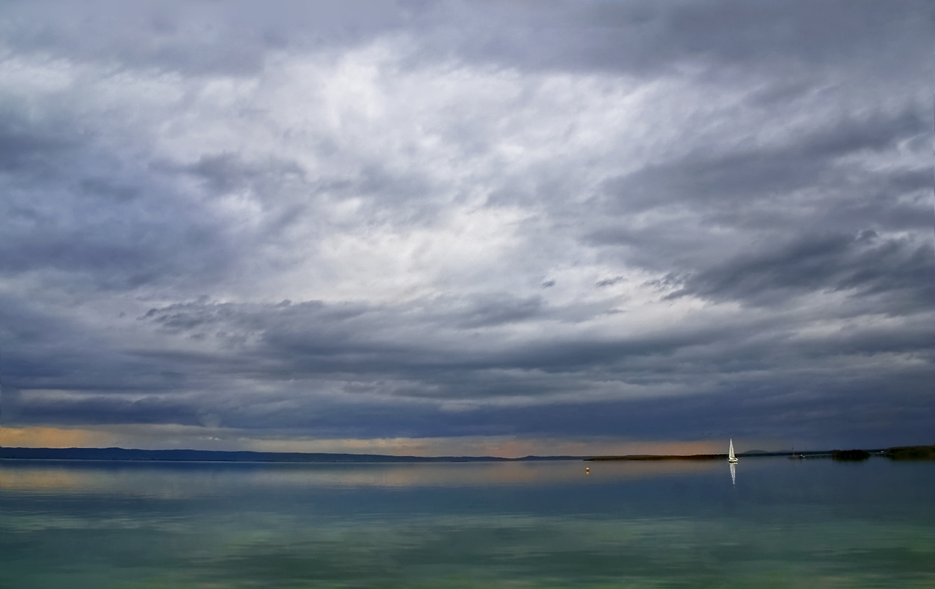 ... ein See, ein Boot, eine Boje ...