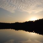 Ein See in abendlicher Stille