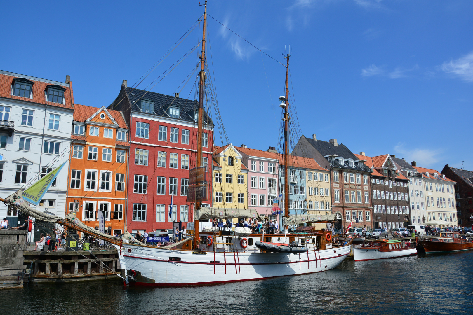 Ein Segelboot im Nyhavn