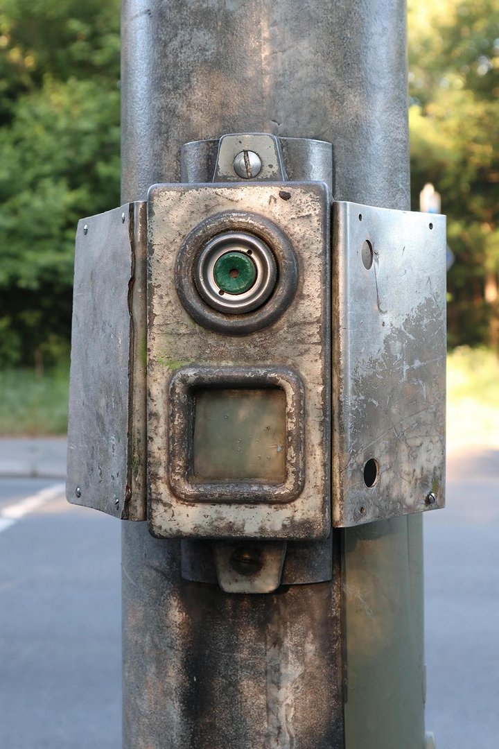 Ein sehr alter Ampeldrücker