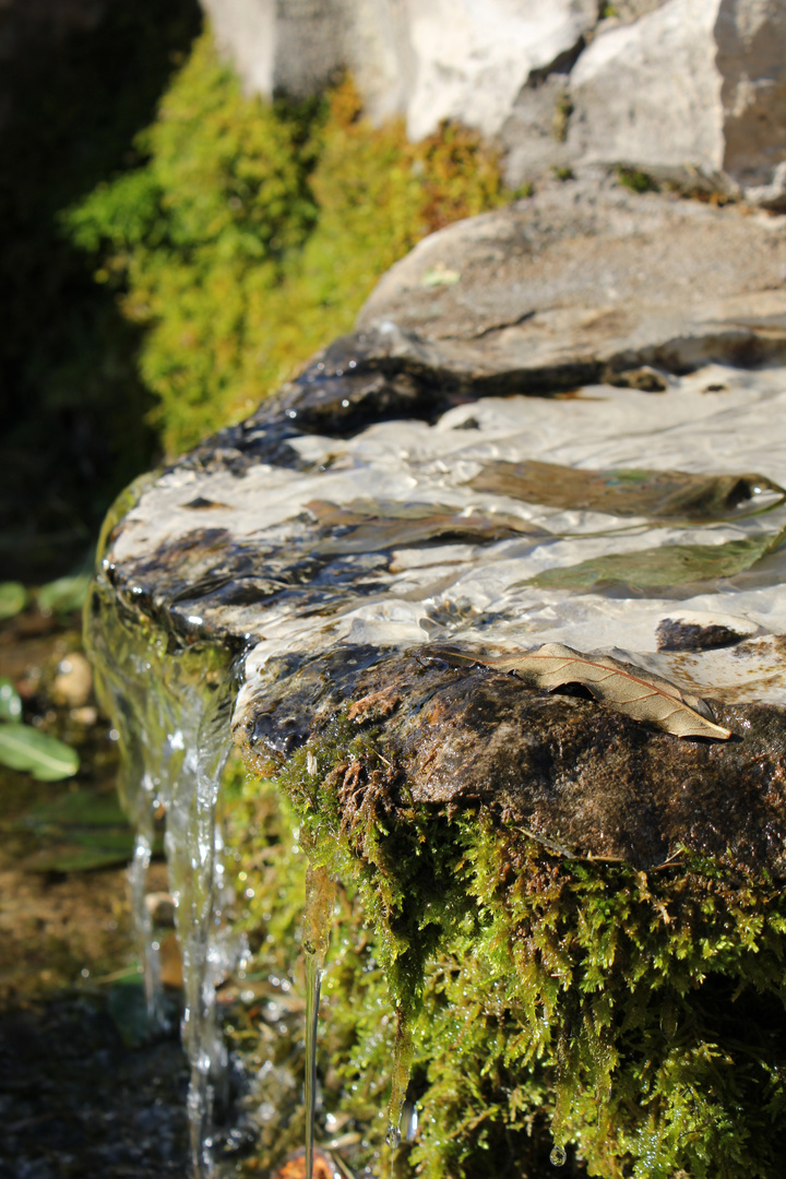 Ein sehr kleiner Wasserfall;-)