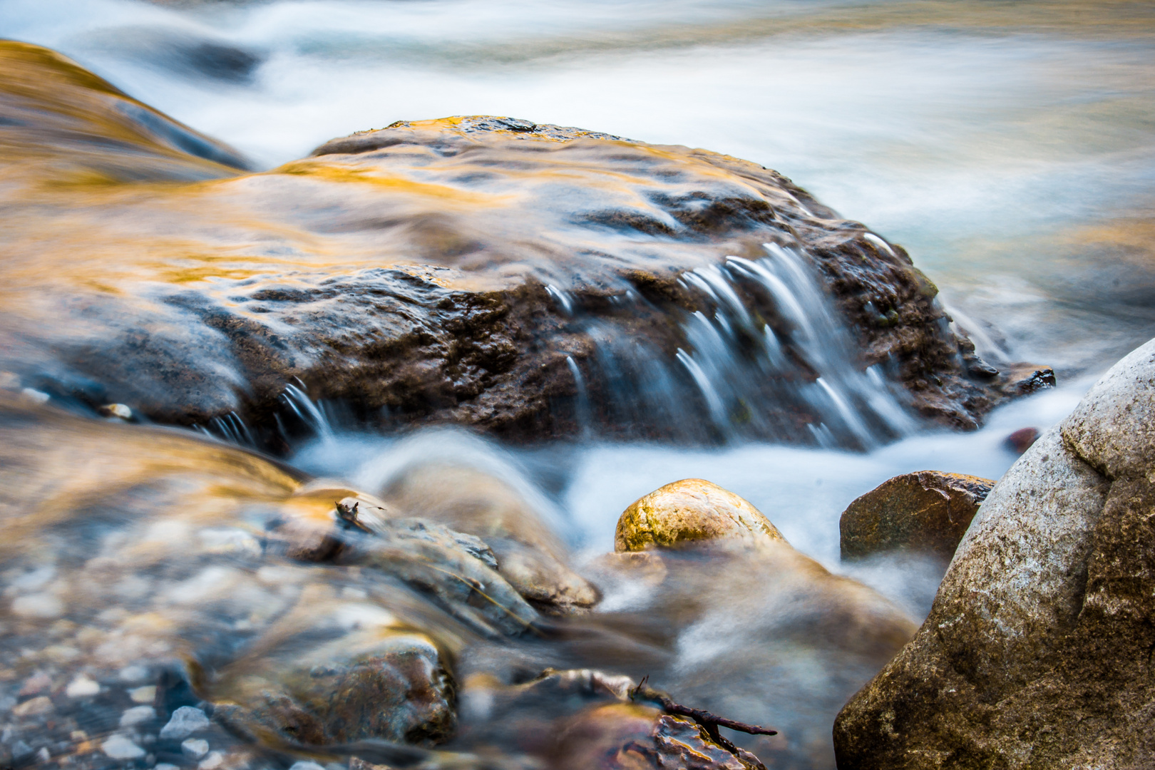 Ein sehr kleiner Wasserfall