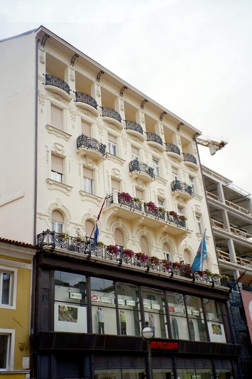 ein sehr schön restauriertes Gebäude in Rijeka