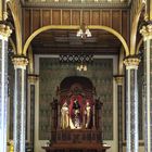 ...ein Seitenaltar in der Virgen de los Angeles Basilika...