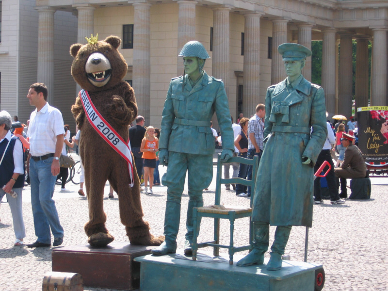 Ein seltsames Trio in Berlin