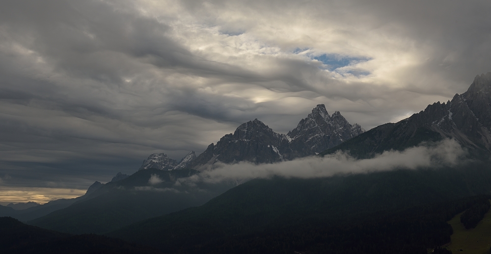 Ein seltsames Wolkenbild zeigte sich über dem Birkenkofel. Habe ich so auch noch nicht...