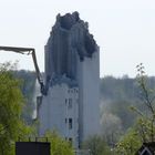 Ein Silo wird in Eckernförde abgerissen.