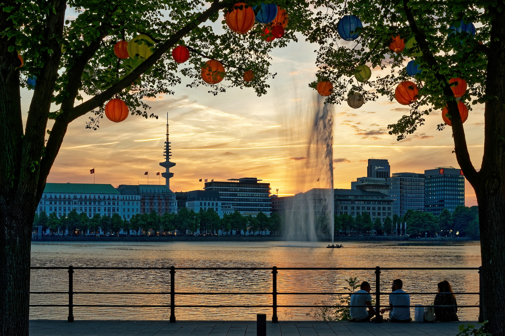 Ein Sommerabend an der Alster