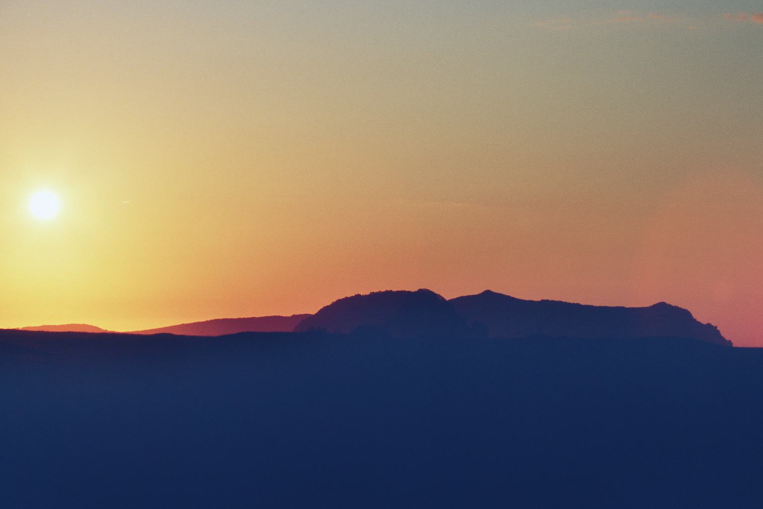 Ein Sommermorgen am Japanischen Meer