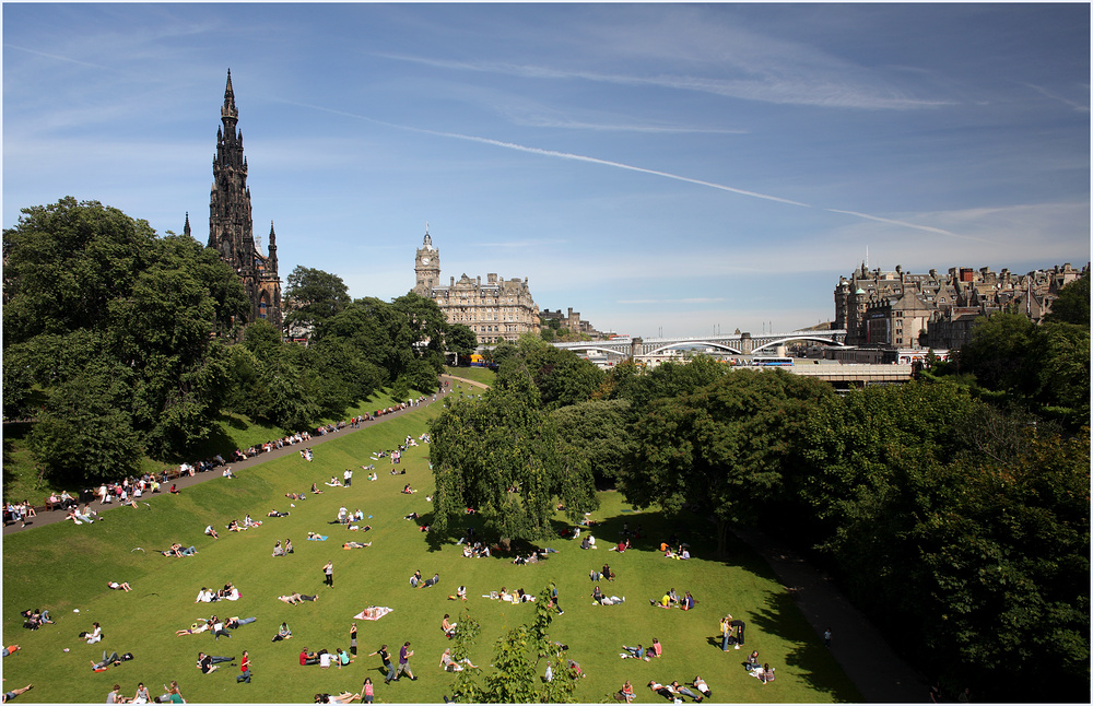 ein Sonnentag in Edinburgh