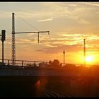 ein sonnenuntergang aus der S-Bahn in Berlin