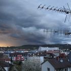 Ein Sonnenuntergang mit empfangender Antenne. ;)