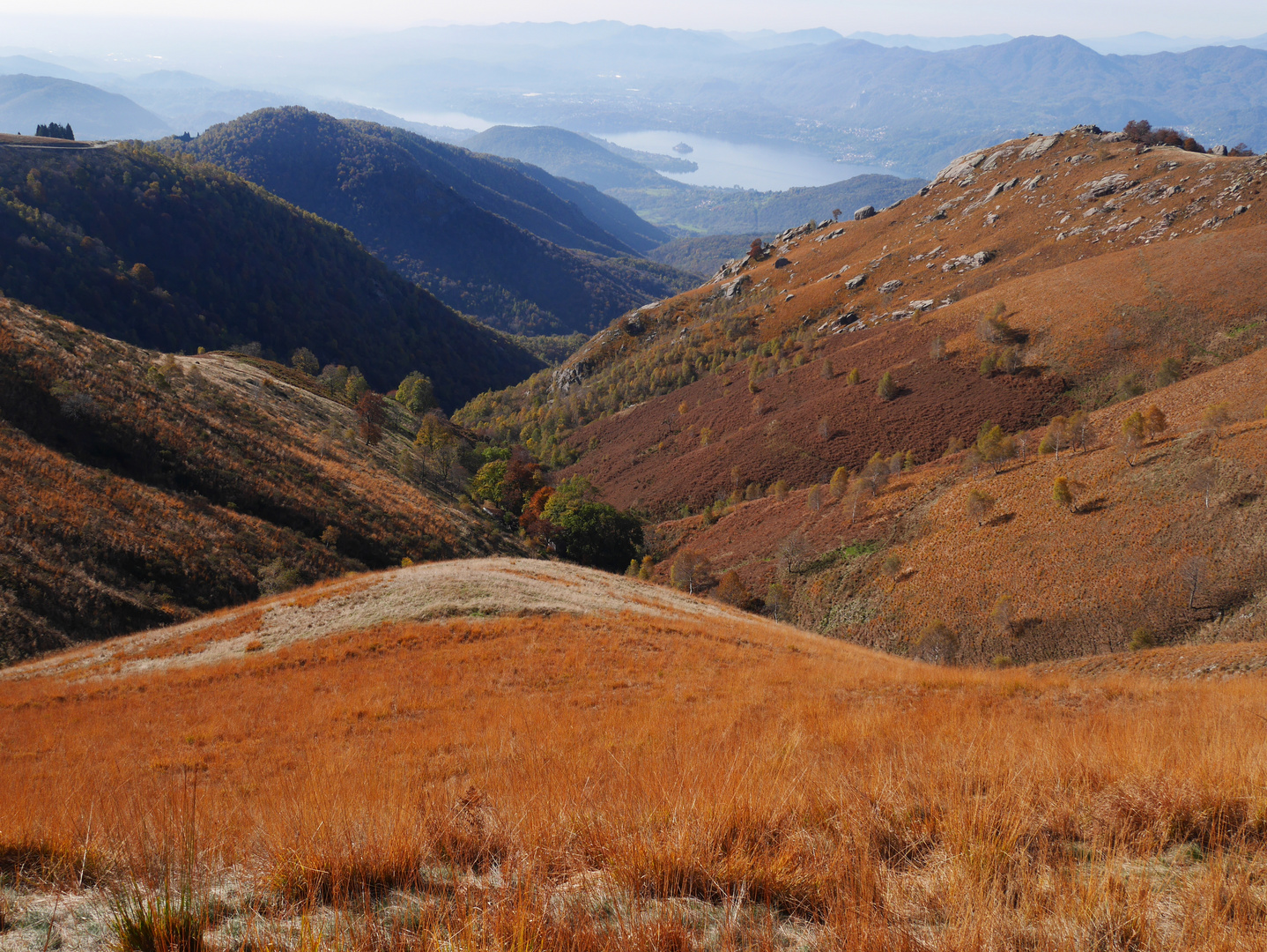 Ein sonniger Herbsttag auf dem Monte Mottarone