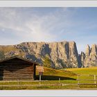 Ein sonniger Herbsttag auf der Seiseralm beginnt