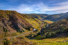 *Ein sonniger Novembertag im Ahrtal*