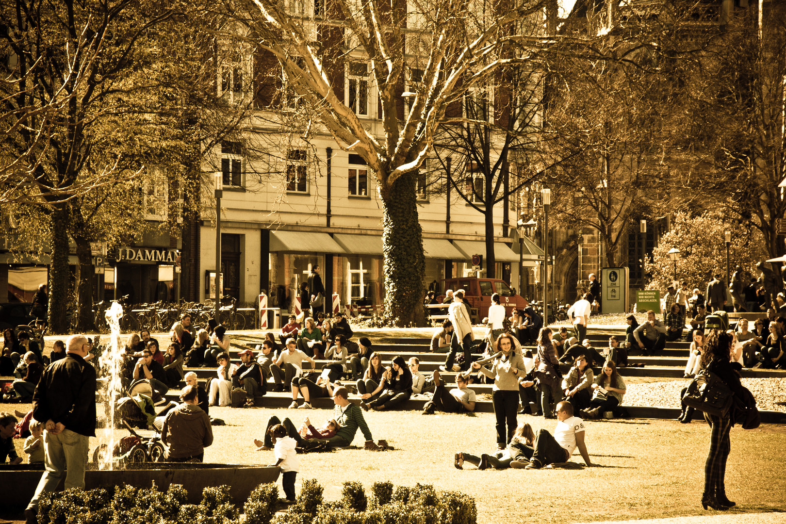 Ein sonniger Tag im Elisengarten [Aachen]