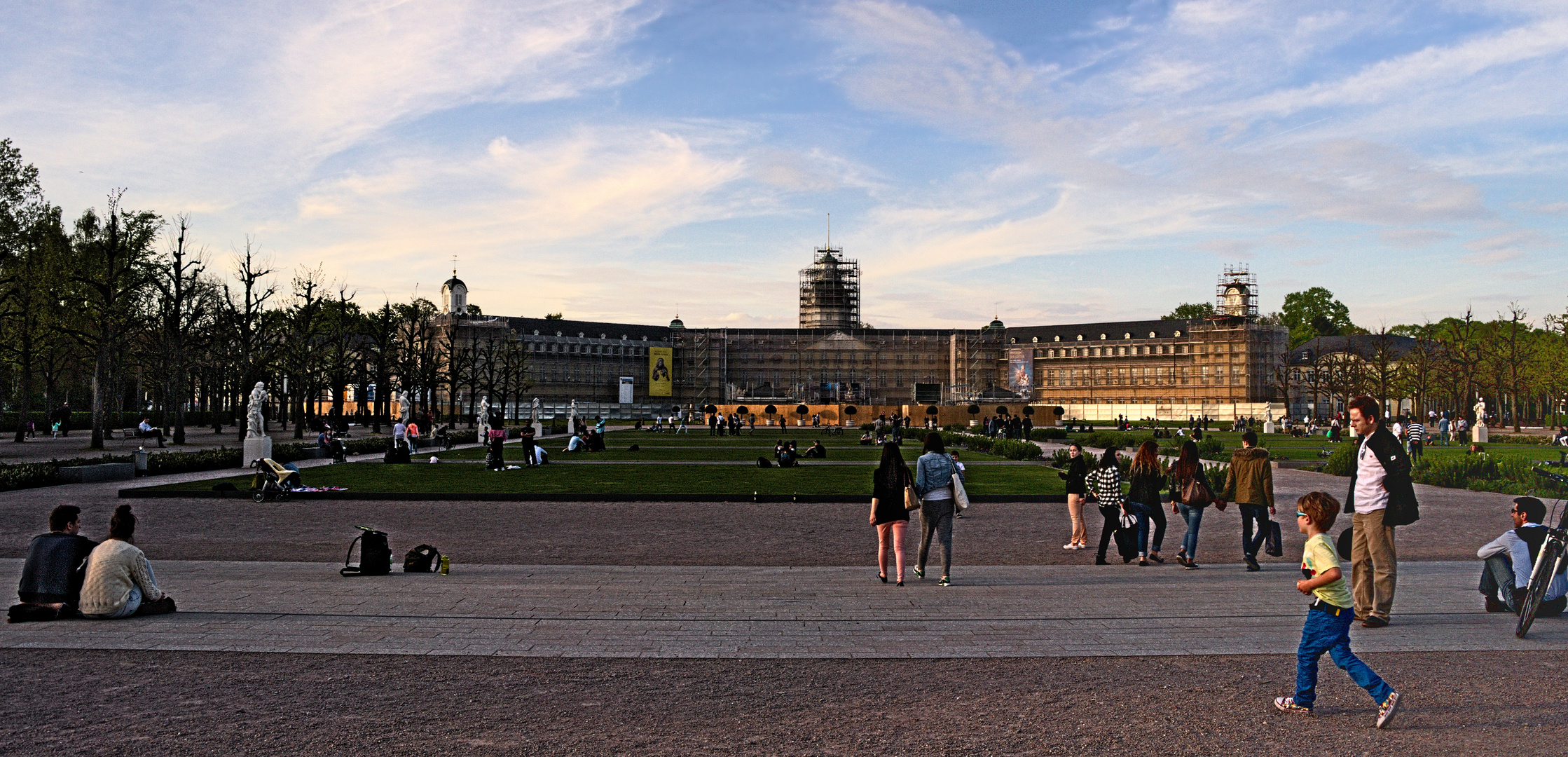 Ein Sonntagabend auf dem Schloßplatz