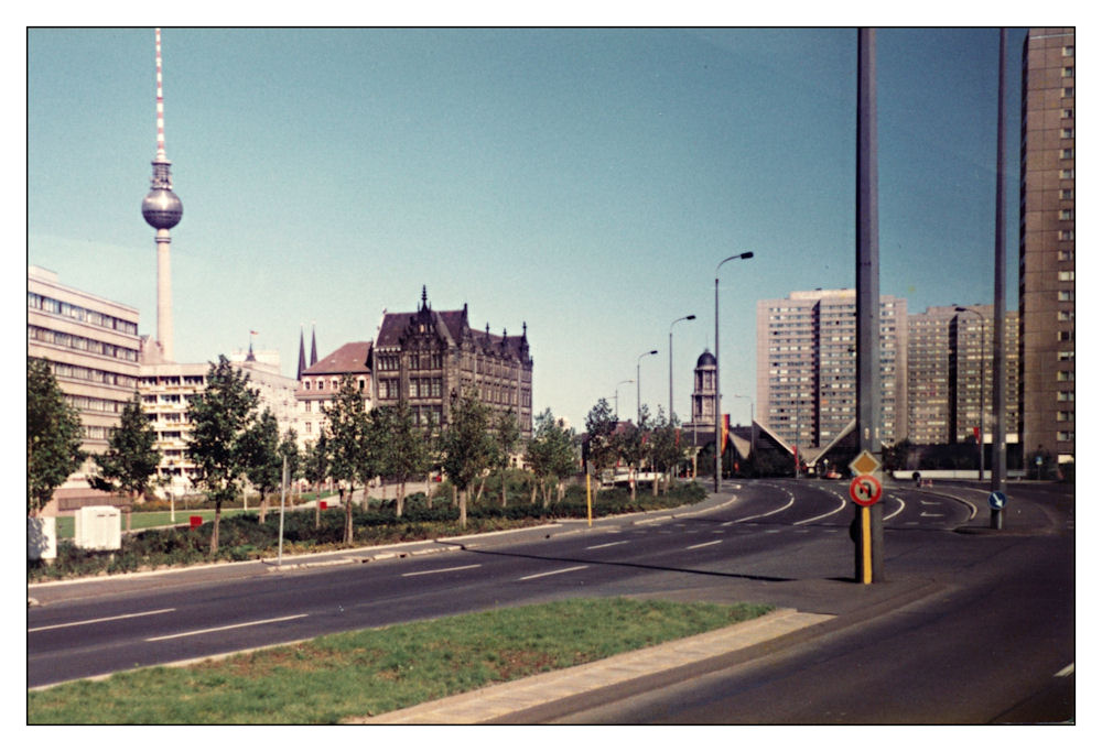 Ein Sonntagmittag in Ostberlin, Sommer 1983 (1) Geisterstadt Foto