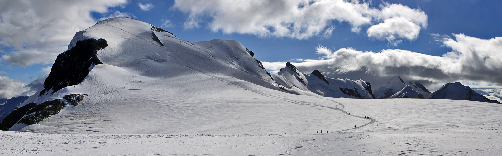 Ein "Sonntagsspziergang" auf dem  3800m hochgelegenem Breithornplateau ist das, was ich ...