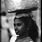 Ein Sophia Loren,  living in a slum of  Bombay.................