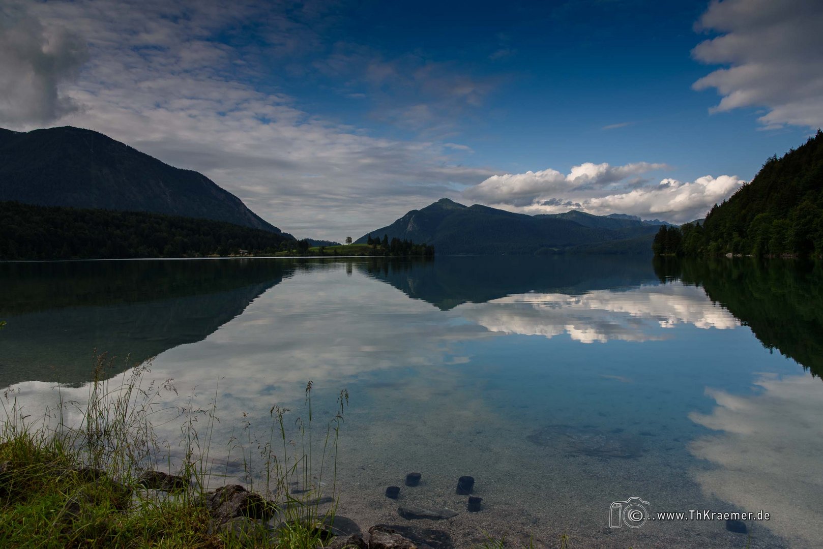 Ein Spiegel im Walchensee -  D75_6810