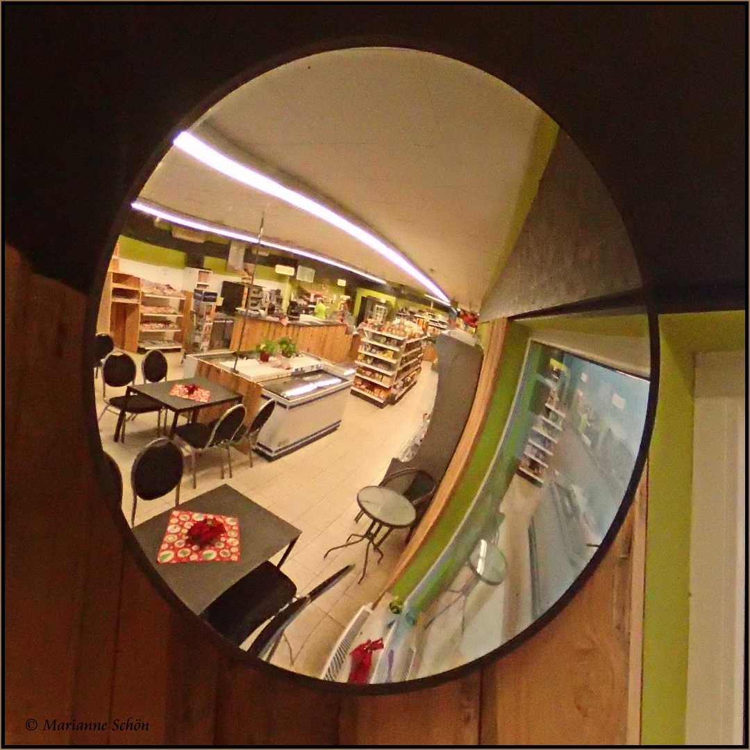 Ein Spiegelblick in unseren Dorfladen... 