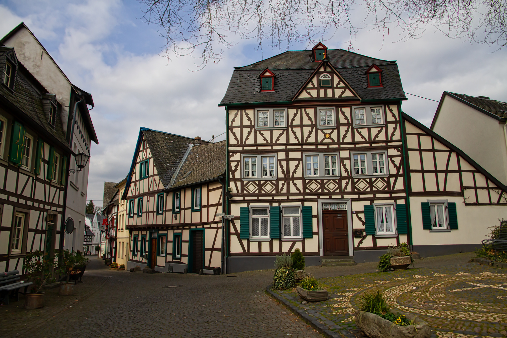 Ein stattliches Fachwerkhaus am Markt in Erpel002889