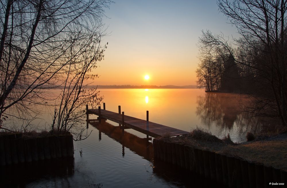 ein Steg am Waginger See 