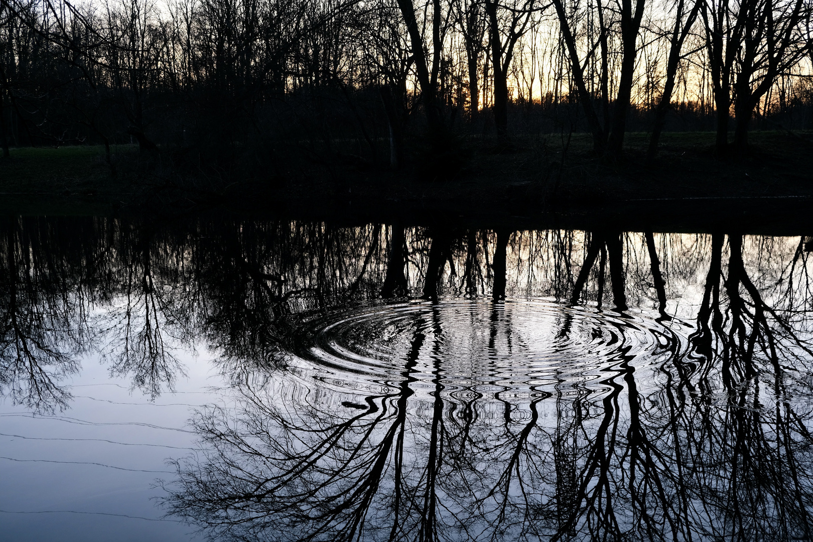 Ein Steinwurf ins Wasser