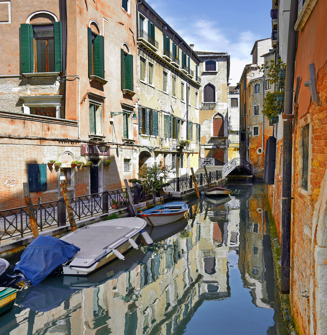 Ein stiller Seitenkanal in Venedig