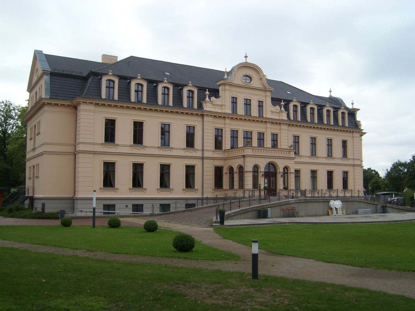 Ein stiller Sonntagmorgen im August 2013 am Schloss Ribbeck