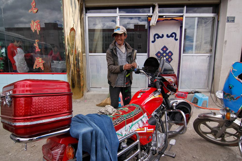 ein stolzer Motorradbesitzer von Hans-Dirk Schäfer 