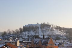 Ein strahlender Wintertag am Schloss Hellenstein