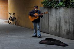 Ein Straßenmusikant in Konstanz