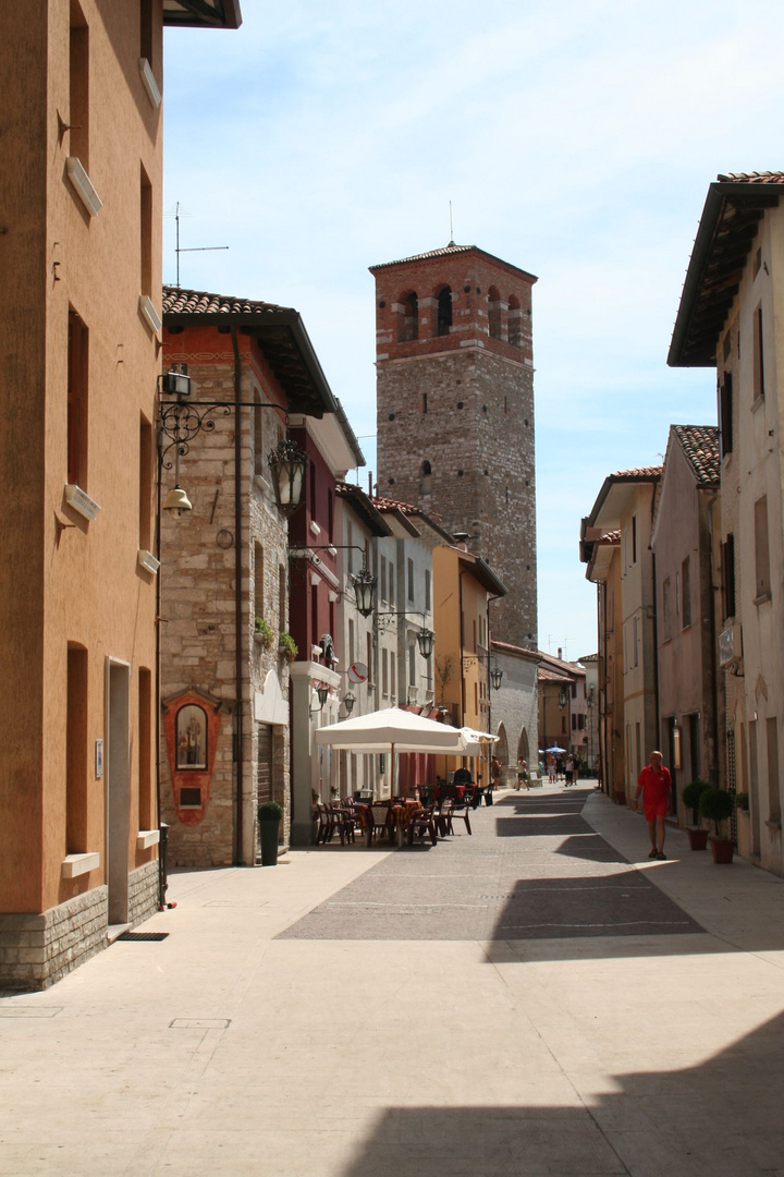 Ein Strassenzug in Gardo