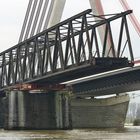 Ein Stück der alten Rheinbrücke steht noch