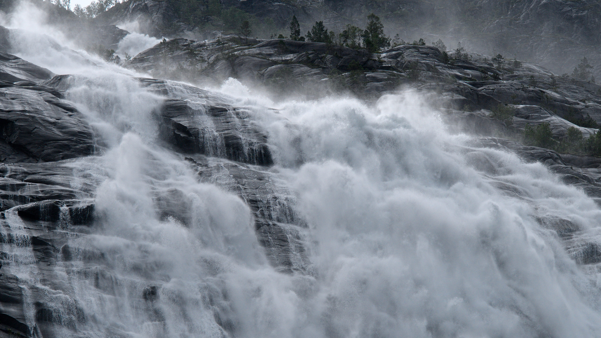 Ein Stück des Langfossen 