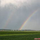 Ein Stück Regenbogen zwischen Himmel und Erde