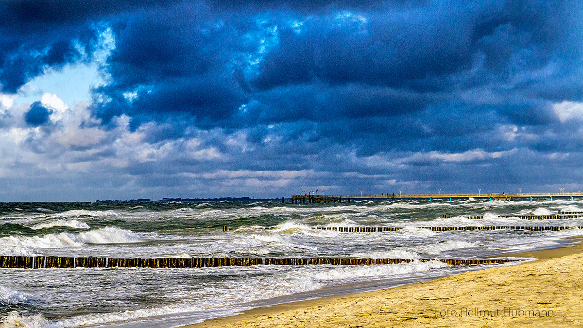 EIN STURM ZIEHT VORBEI. BLICK RICHTUNG DARSS.