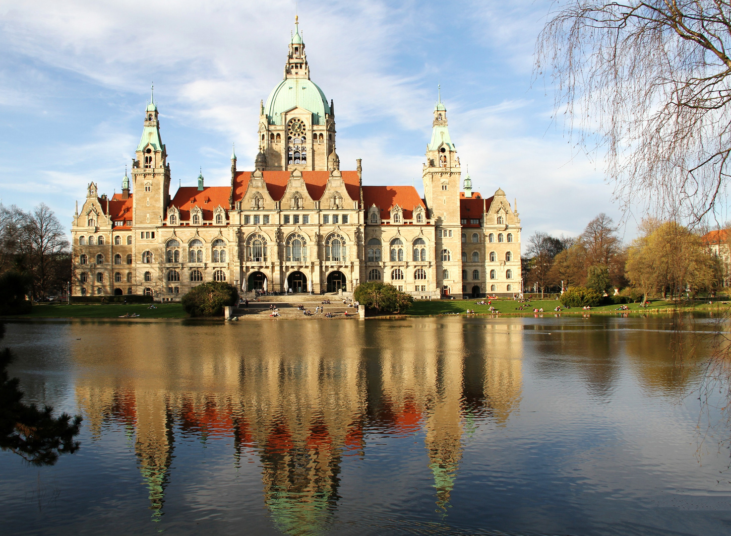 ein Tag in Hannover ... das Rathaus bei 20 Grad im Abendlicht