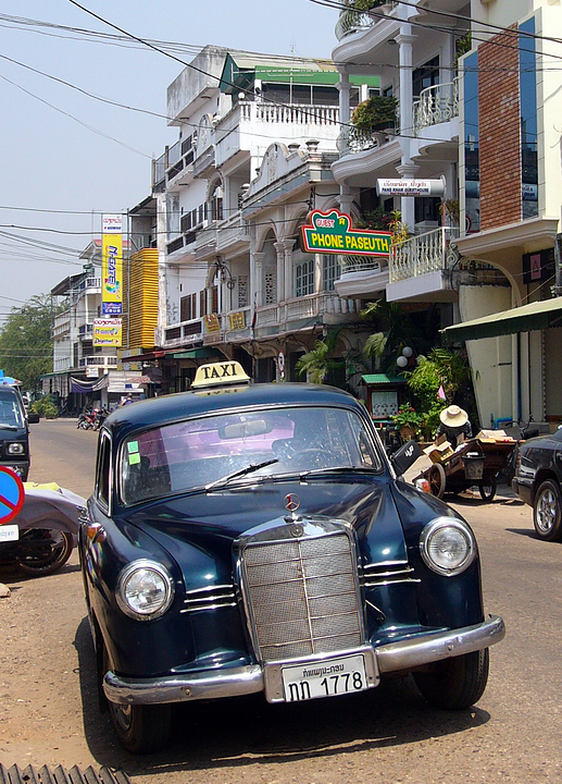 Ein Taxi im Stadtzentrum von Vientiane