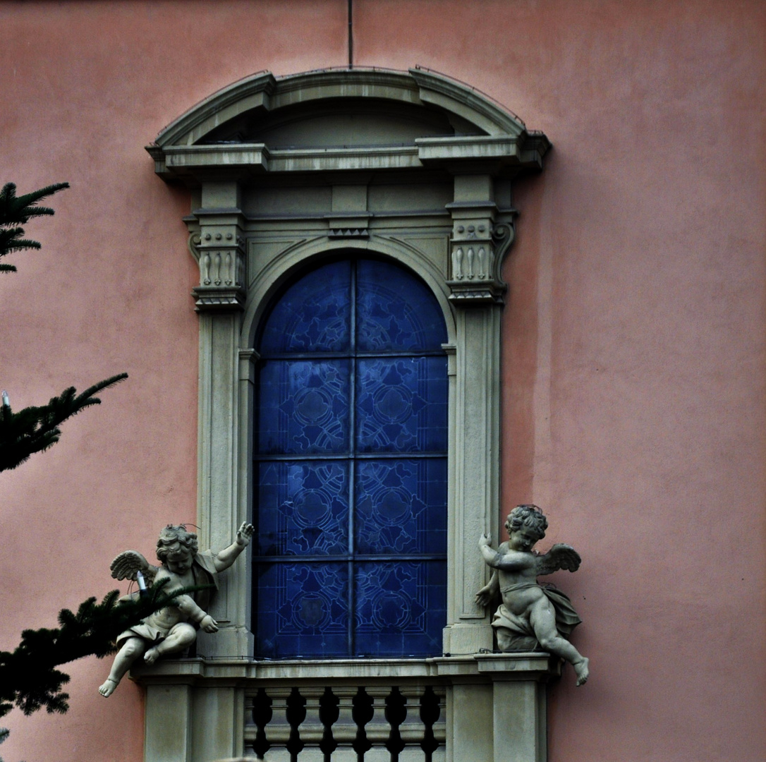 Ein Teil der Ausssenansicht der Ludwigsburger Barockkirche