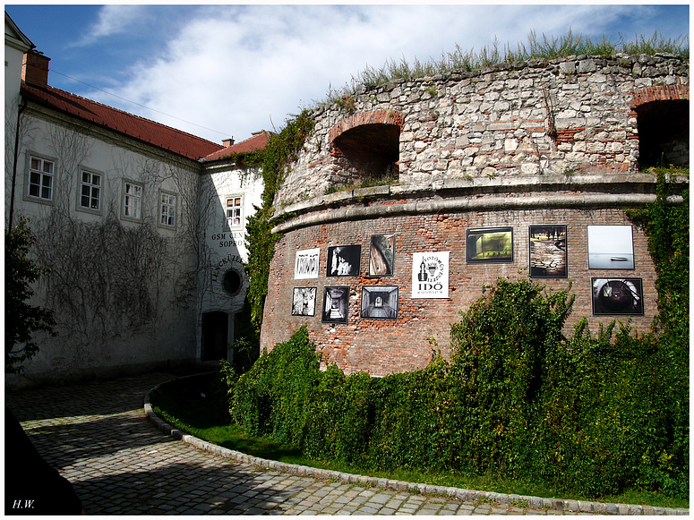 Ein Teil der Stadtmauer ..